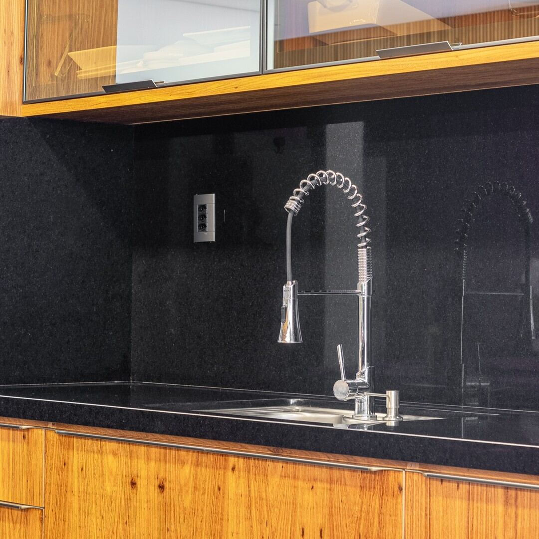 Bancada de cozinha em granito, obra da Marmoraria BR